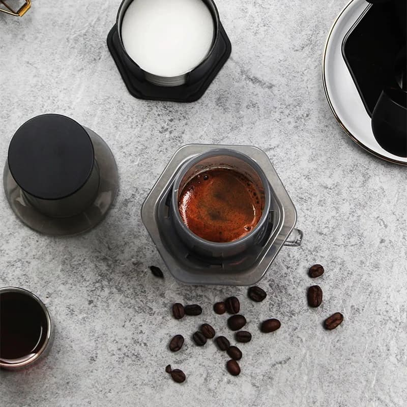 Kannettava French press -kahvinkeitin